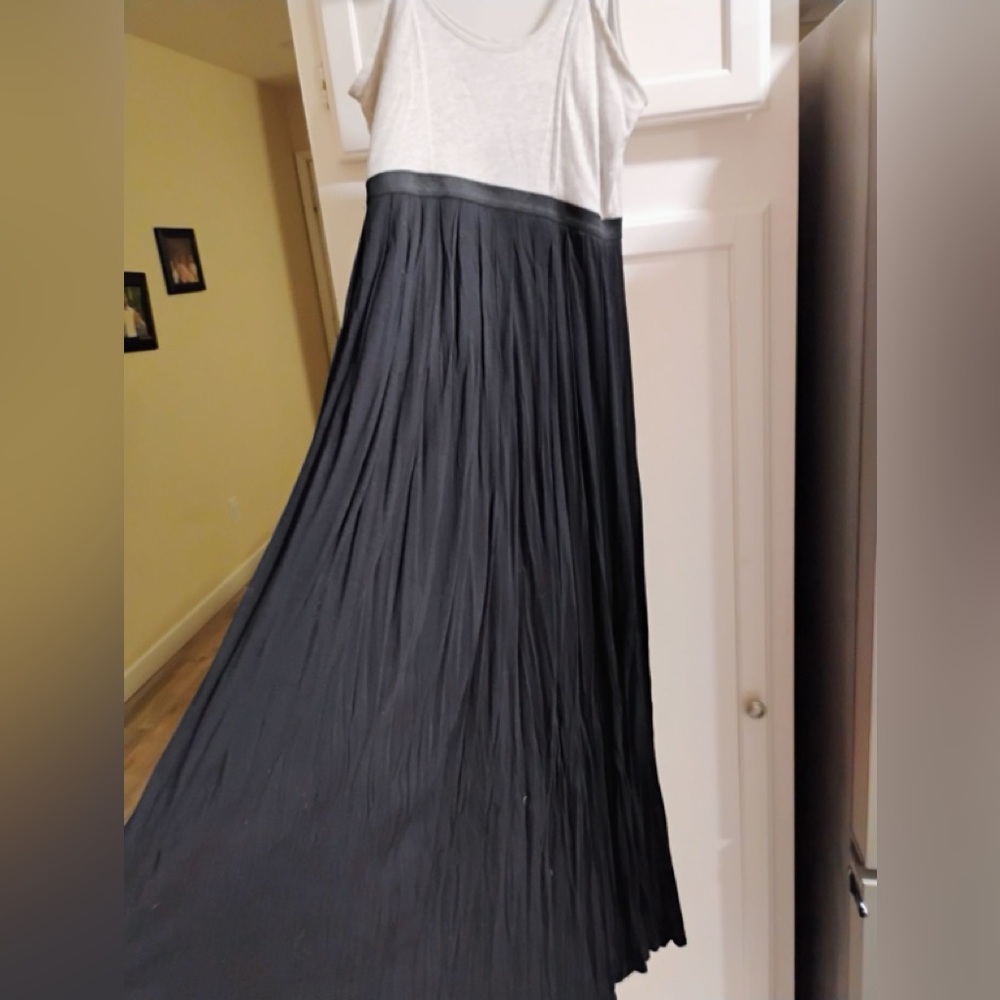 LC Lauren Conrad Black Pleated Maxi Skirt